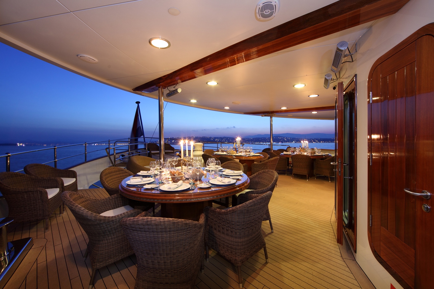 Yacht SHERAKHAN Exterior Dining